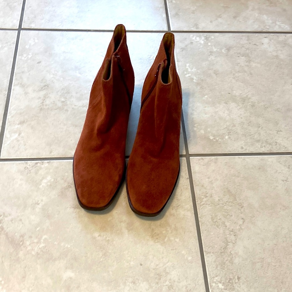 Ankle boots new w/o tags